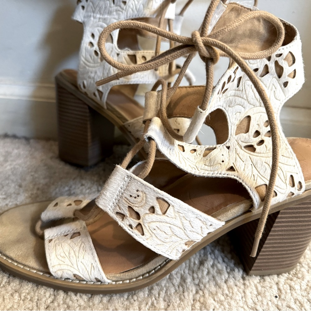 Beautiful strappy sandal with cutout design and ankle tie. Cream color. Size 9.